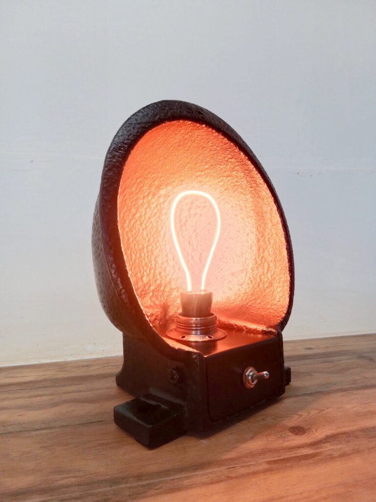 Lampe à poser "Ancien abreuvoir " Noir / Cuivré