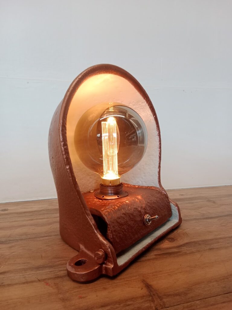 Lampe à poser "Ancien abreuvoir " Cuivre métallisé / blanc cassé